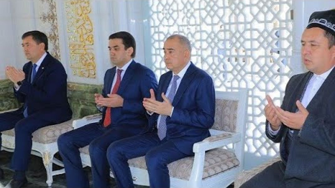 ⁣Рустам ба зиёрати гӯри И.Каримов ба Самарқанд рафт